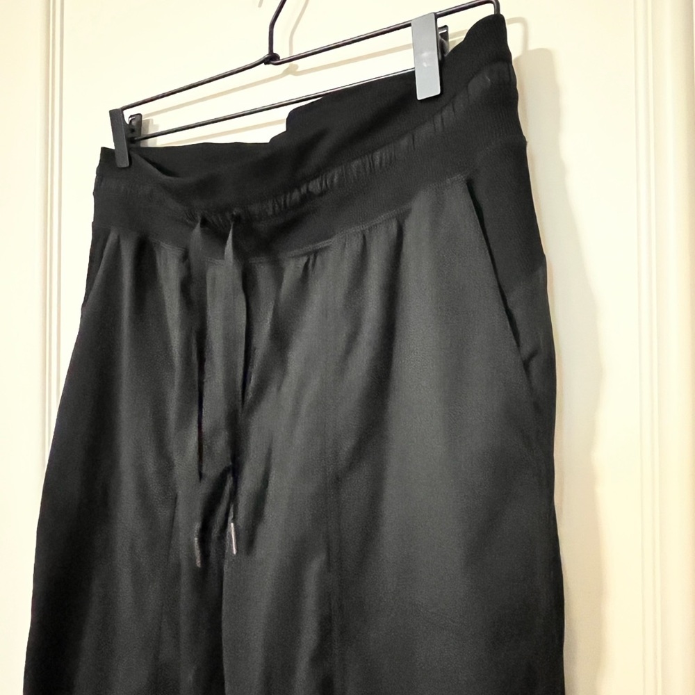 Lululemon Dance Studio Mid-Rise Crop Pants in Black Size 10 - Picture 3 of 7